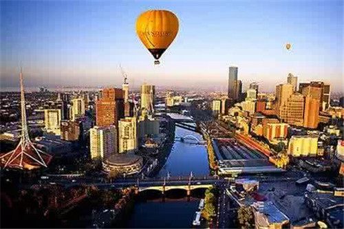 英国富人区房价下滑 通勤城镇暴涨