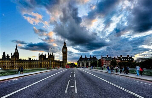 一个多世纪来第一条伦敦至牛津新铁路通车