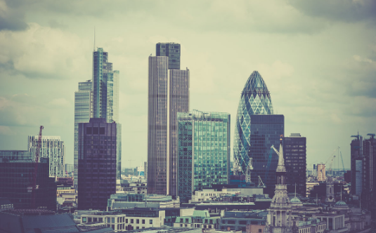 国内房产市场的不稳定，造成国内购房者聚焦英国