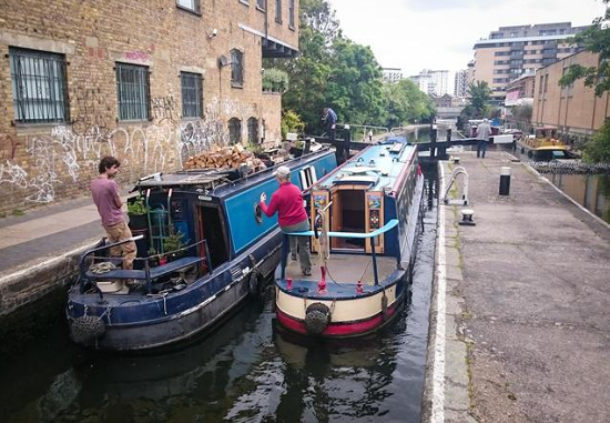 英国房价居高不下，本地人过起了以船为家的“水居族”生活