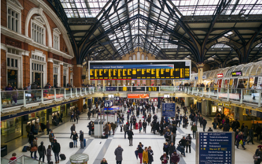 英国房地产热潮推动，英国家庭财富年增近20%