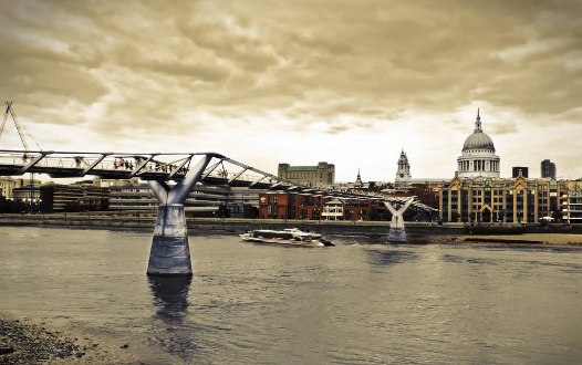 英国房价的重压，让诸多伴侣的生活陷入停顿