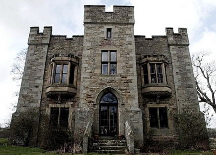 英国中世纪豪华城堡被传闹鬼