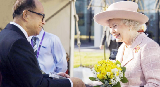  首富李嘉诚愿意选择英国投资的原因是什么